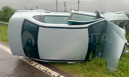 Vuelco en Circunvalación Oeste: cómo está la conductora del auto Vuelco en Circunvalación Oeste: cómo está la conductora del auto