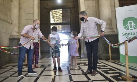Este miércoles, el intendente Emilio Jatón inauguró la edición navideña de La Diseña que, en el marco de la pandemia de Covid-19. Este miércoles, el intendente Emilio Jatón inauguró la edición navideña de La Diseña que, en el marco de la pandemia de Covid-19.