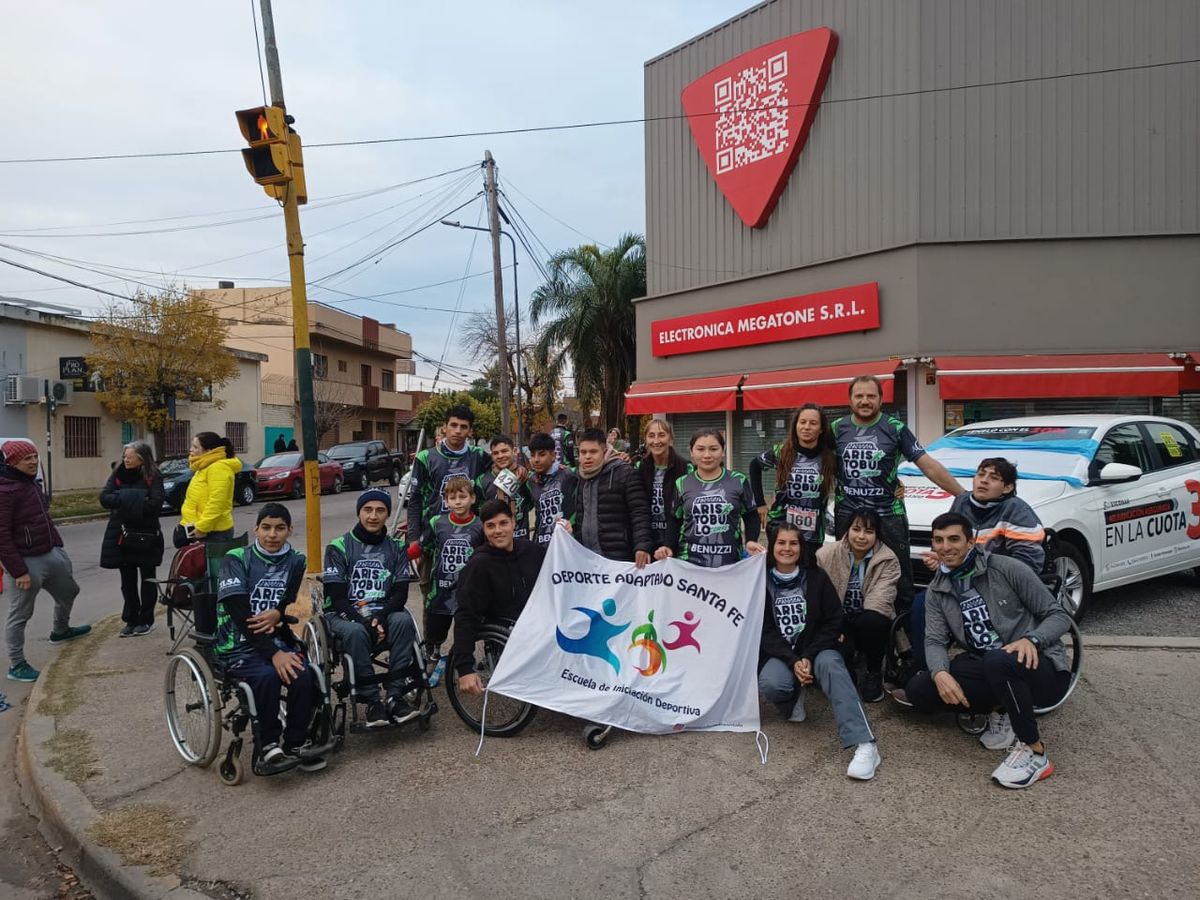 Deporte Adaptado Santa Fe se compone de 25 alumnos de entre 9 y 25 años que llegan a Monte Vera desde diversas localidades. Deporte Adaptado Santa Fe se compone de 25 alumnos de entre 9 y 25 años que llegan a Monte Vera desde diversas localidades.