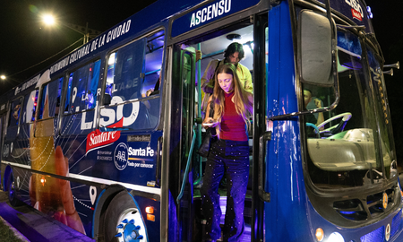El recorrido invita a locales y visitantes a subirse a un colectivo exclusivo para hacer un circuito que conecta la historia de la ciudad con su tradición cervecera más profunda. El recorrido invita a locales y visitantes a subirse a un colectivo exclusivo para hacer un circuito que conecta la historia de la ciudad con su tradición cervecera más profunda.