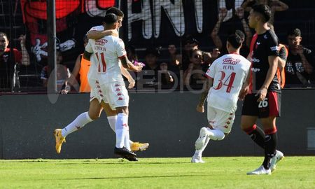 Huracán abrió el marcador a los dos minutos de juego y el debut de Néstor Gorosito en Colón empezó con el pie izquierdo. Huracán abrió el marcador a los dos minutos de juego y el debut de Néstor Gorosito en Colón empezó con el pie izquierdo.