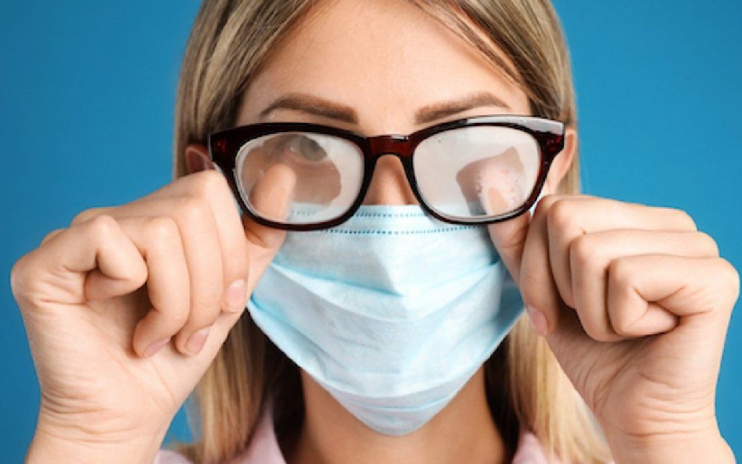 5 consejos para evitar que sus gafas se empañen mientras usa una mascarilla