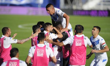Jugadores de Vélez se ven implicados en una caso de abuso durante una fiesta en una casa que alquila un jugador del Fortín. Jugadores de Vélez se ven implicados en una caso de abuso durante una fiesta en una casa que alquila un jugador del Fortín.