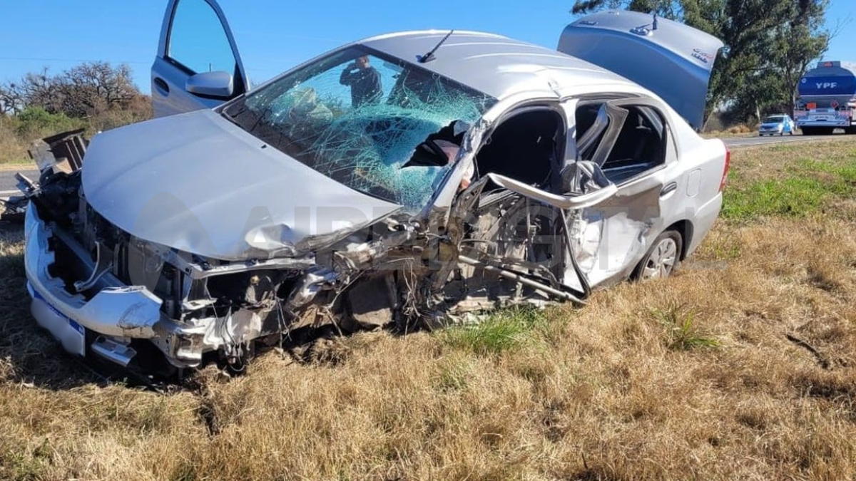Tras el choque contra el camión, el auto que manejaba Cristian Bonaldi quedó destruido. Tras el choque contra el camión, el auto que manejaba Cristian Bonaldi quedó destruido.