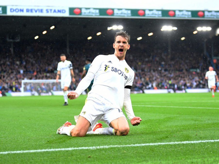 El Leeds de Bielsa ganó el primer partido de la temporada y sale de los puestos de descenso