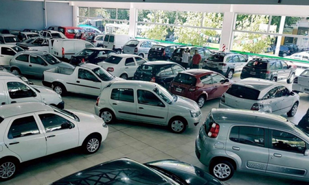 El patentamiento de autos cayó 13,6% interanual durante abril, hasta las 47.564 unidades, y retrocedió más de un 3% mensual. El patentamiento de autos cayó 13,6% interanual durante abril, hasta las 47.564 unidades, y retrocedió más de un 3% mensual.