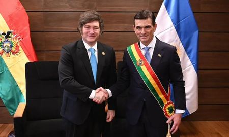 Luego de su paso por los Estados Unidos, el presidente Javier Milei estuvo en la ceremonia junto a su hermana Karina y el canciller Pablo Quirno. Luego de su paso por los Estados Unidos, el presidente Javier Milei estuvo en la ceremonia junto a su hermana Karina y el canciller Pablo Quirno.