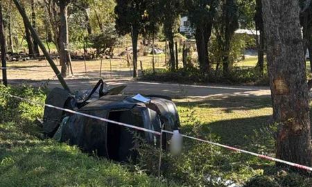 El auto volcó y hubo una víctima fatal. El auto volcó y hubo una víctima fatal.