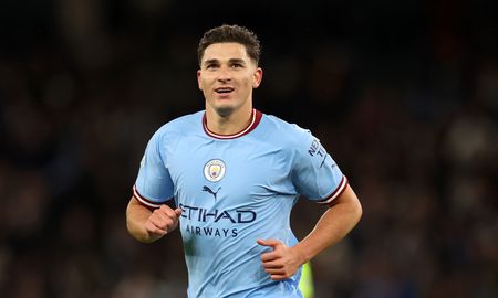 El Manchester City de Julián Álvarez se disputa mano a mano un jugador en el mercado de pases de la Premier League. El Manchester City de Julián Álvarez se disputa mano a mano un jugador en el mercado de pases de la Premier League.