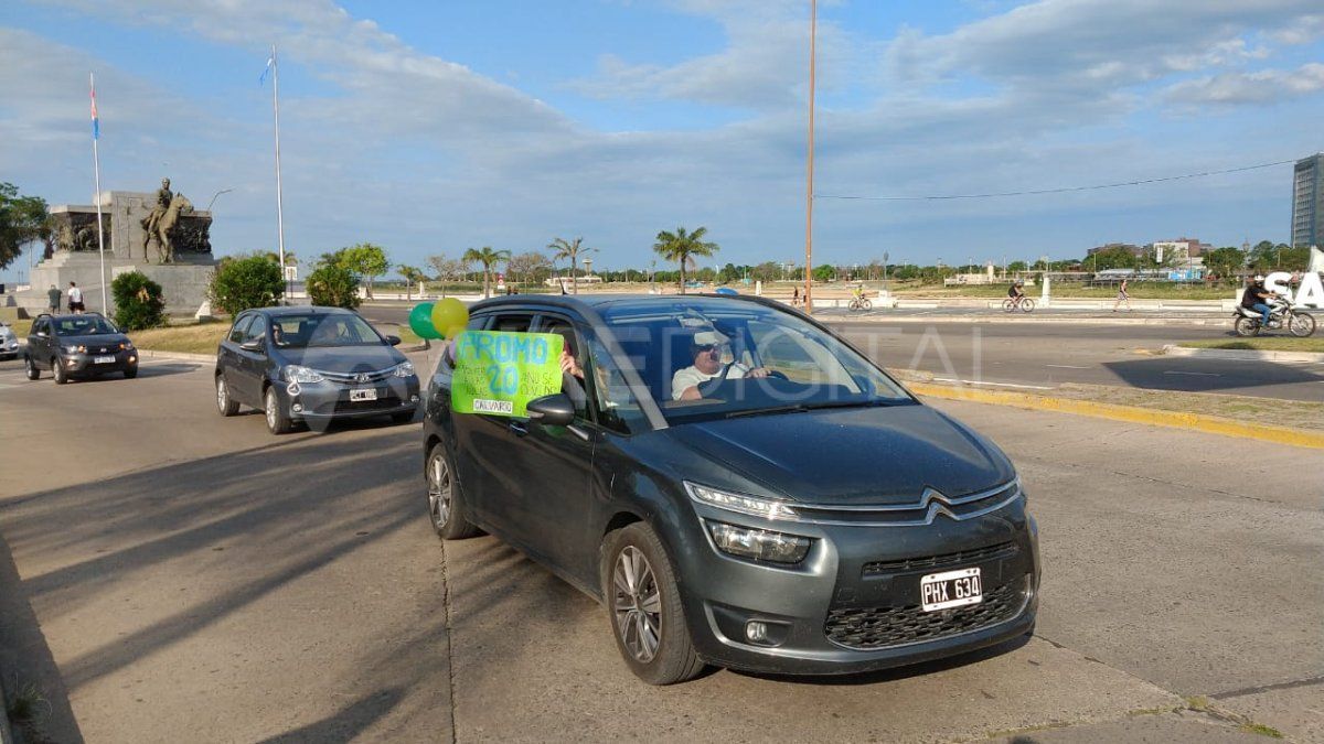 La caravana terminó su recorrido en la plaza 25 de Mayo de Santa Fe.