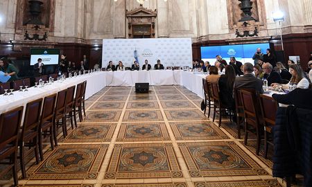 La Ley Bases y el paquete fiscal esperan la tratativa del Senado. La Ley Bases y el paquete fiscal esperan la tratativa del Senado.
