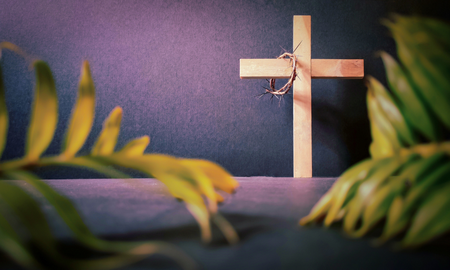 Jueves Santo, Viernes Santo y Domingo de Resurrección forman parte de la Semana Santa. Jueves Santo, Viernes Santo y Domingo de Resurrección forman parte de la Semana Santa.