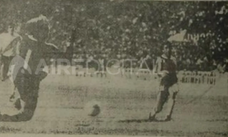 Unión goleó 5-0 a River en Santa Fe, en el Metropolitano 1978. Foto: Rollo 932, Hemeroteca Digital de la Provincia de Santa Fe. Unión goleó 5-0 a River en Santa Fe, en el Metropolitano 1978. Foto: Rollo 932, Hemeroteca Digital de la Provincia de Santa Fe.