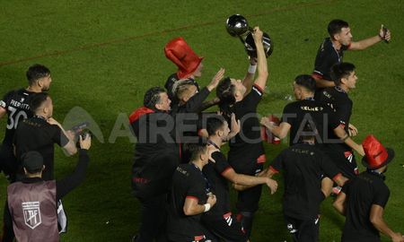 Colón se consagró campeón de la Copa de la Liga y consiguió la clasificación a la Copa Libertadores 2022 y la Supercopa Argentina. Colón se consagró campeón de la Copa de la Liga y consiguió la clasificación a la Copa Libertadores 2022 y la Supercopa Argentina.