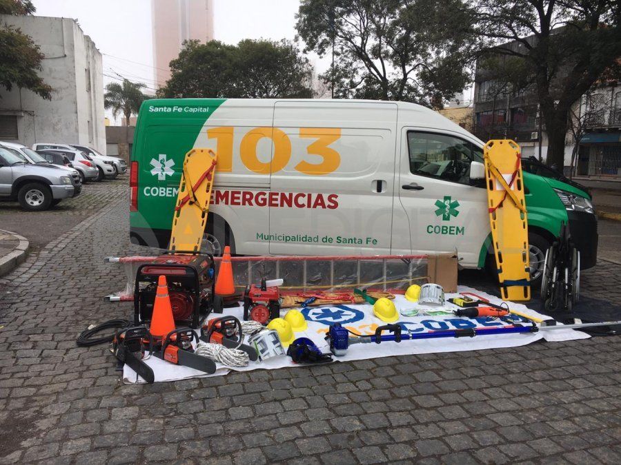 La entrega de la camioneta se realizó este viernes en la Municipalidad de Santa Fe.
