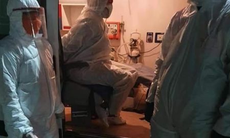 La empleada municipal detenida fue traslada a un centro de salud para el hisopado y aislamiento Crédito: Prensa Policía de Santiago del Estero La empleada municipal detenida fue traslada a un centro de salud para el hisopado y aislamiento Crédito: Prensa Policía de Santiago del Estero
