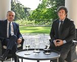 Alberto Fernández junto a Javier Milei.&nbsp;