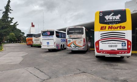 El Gobierno de Santa Fe autorizó subas en el boleto de colectivo interurbano. El Gobierno de Santa Fe autorizó subas en el boleto de colectivo interurbano.