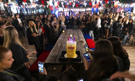 El cumpleaños del Patio recordó el primer Liso tirado por el Cervezoducto. El cumpleaños del Patio recordó el primer Liso tirado por el Cervezoducto.