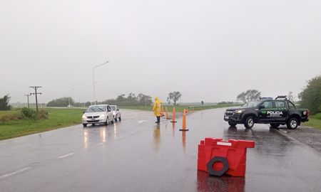 La Provincia mantiene interrumpida la circulación en un tramo de la ruta nacional 34 por el riesgo estructural que presenta la calzada. La Provincia mantiene interrumpida la circulación en un tramo de la ruta nacional 34 por el riesgo estructural que presenta la calzada.