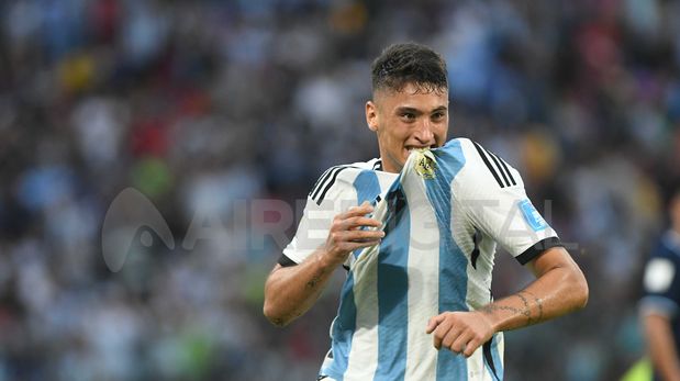 El gran cabezazo de Alejo Véliz para poner en ventaja a Argentina sobre Guatemala