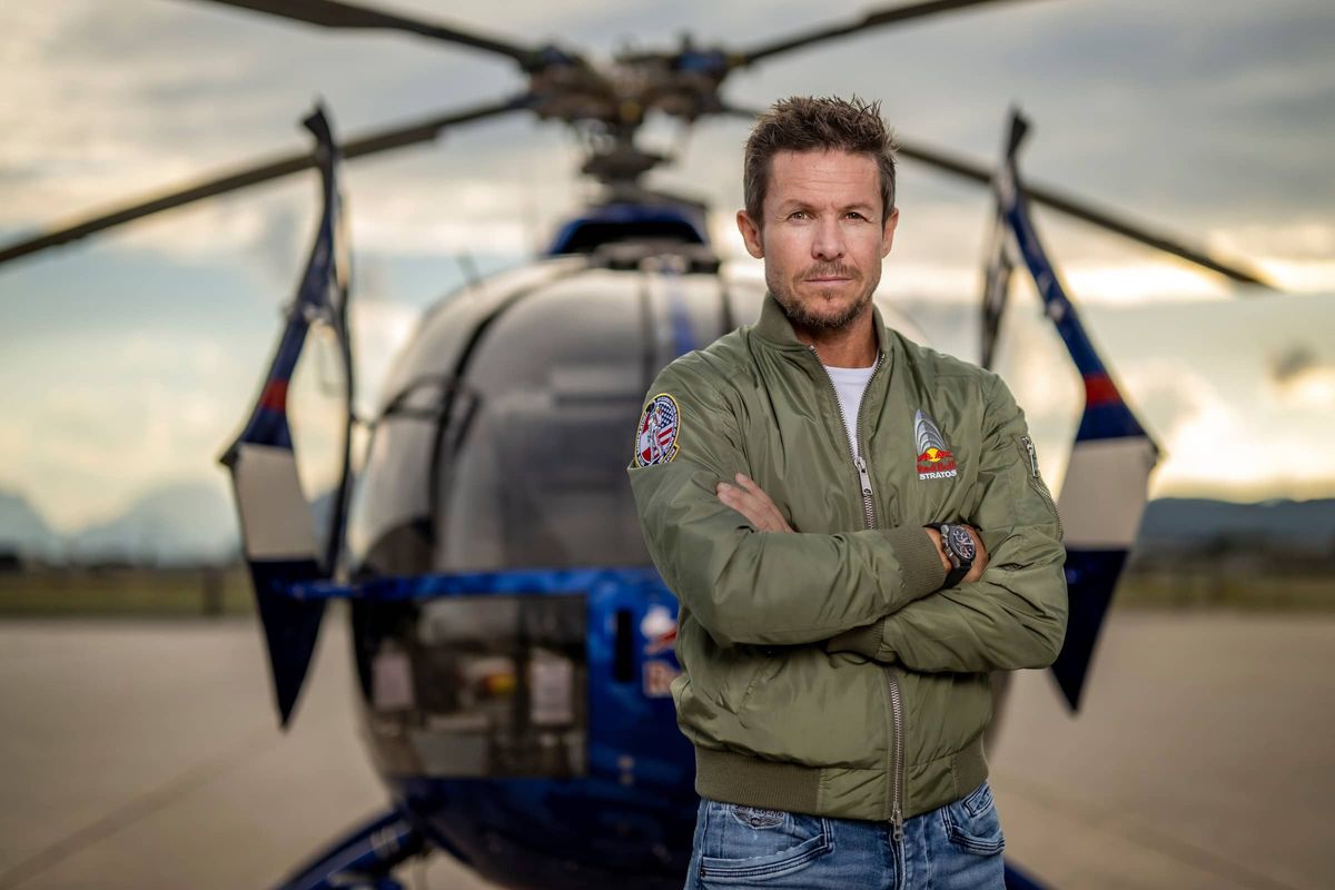 Ya retirado de los deportes extremos, Baumgartner volaba como piloto de helicóptero y combatía incendios forestales o rescataba montañistas perdidos o accidentados. Un trabajo de riesgo que, en comparación con lo hecho a lo largo de su increíble vida, hasta parecía tranquilo. Ya retirado de los deportes extremos, Baumgartner volaba como piloto de helicóptero y combatía incendios forestales o rescataba montañistas perdidos o accidentados. Un trabajo de riesgo que, en comparación con lo hecho a lo largo de su increíble vida, hasta parecía tranquilo.