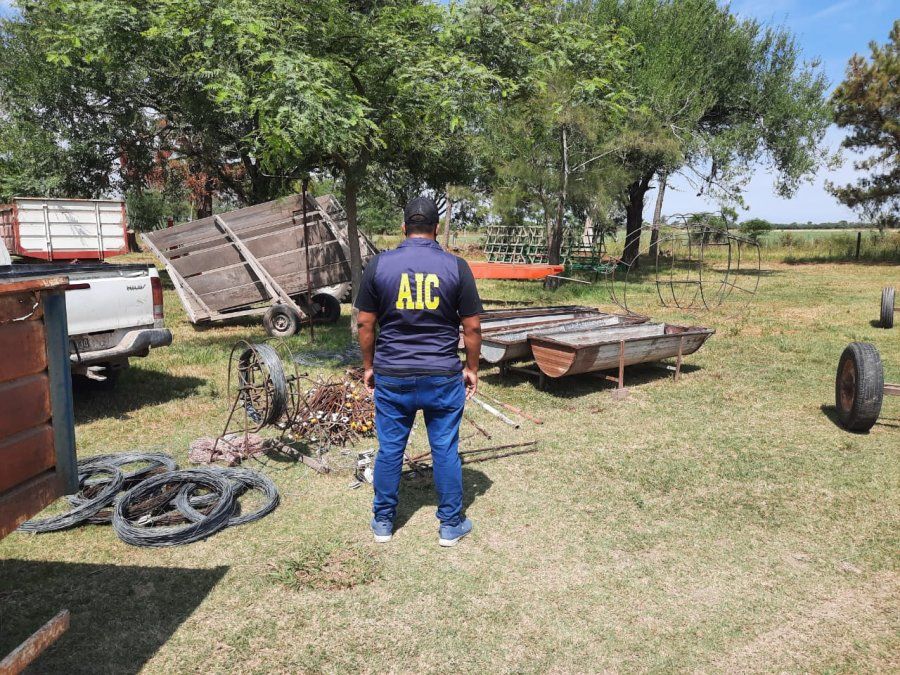La joven pareja es investigada por incendiar su propio campo en perjuicio de los arrendadores.