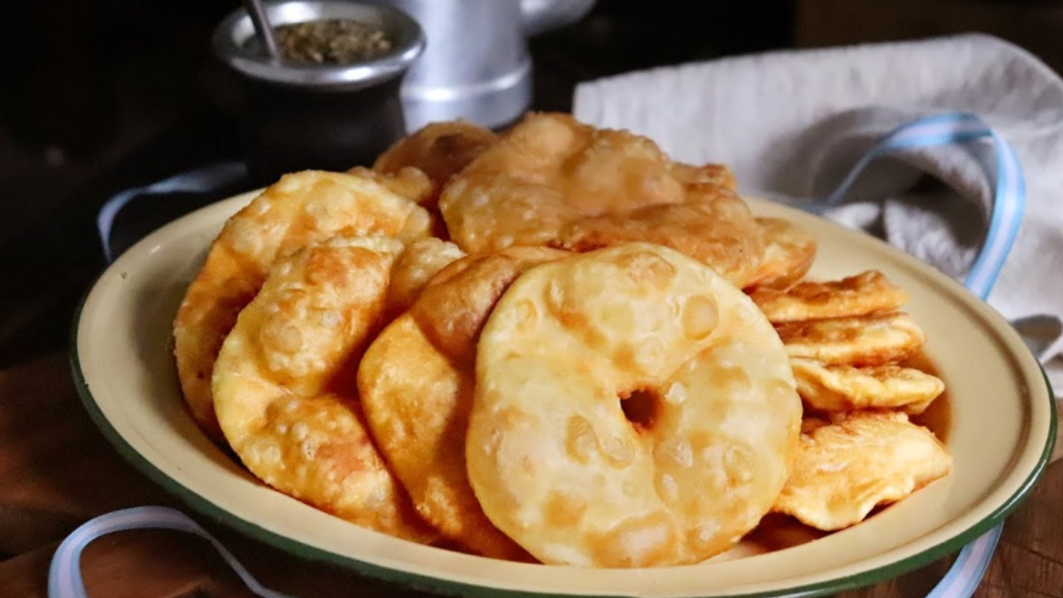 Santa Coloma es un pequeño pueblo de la provincia de Buenos Aires en donde se realizan la Fiesta del Mondongo y la Torta Frita. Santa Coloma es un pequeño pueblo de la provincia de Buenos Aires en donde se realizan la Fiesta del Mondongo y la Torta Frita.