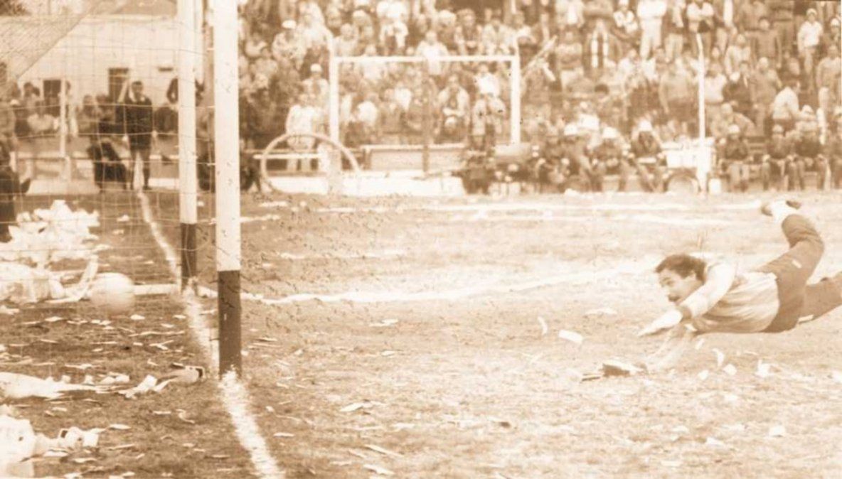 El gol de Madelón que significaba el ascenso ante el máximo&nbsp; rival.