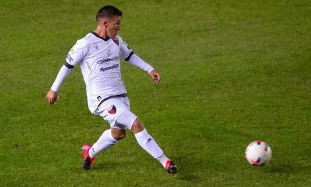 Luis Schlisting y Julián Glavocic, los juveniles de Colón a quienes no les renovaron el contrato, seguirán jugando en Emiratos Árabes Unidos. Luis Schlisting y Julián Glavocic, los juveniles de Colón a quienes no les renovaron el contrato, seguirán jugando en Emiratos Árabes Unidos.