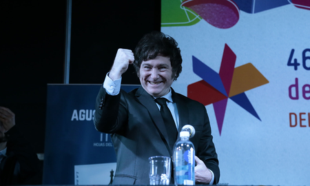 No voy a estar pidiendo perdón por tener pene, dijo Milei en la Feria del Libro. No voy a estar pidiendo perdón por tener pene, dijo Milei en la Feria del Libro.