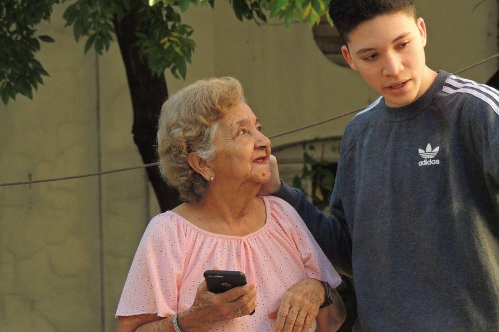 Un adolescente de 17 años creó una aplicación para cuidar a adultos mayores