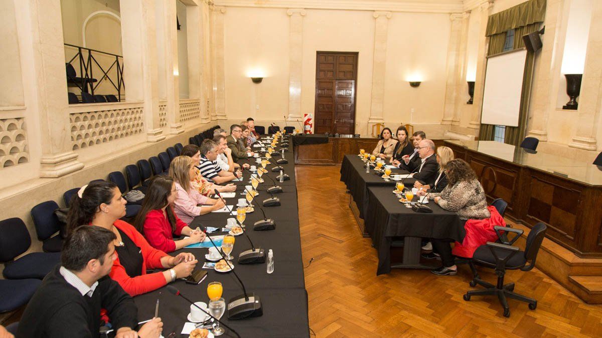 Se decidió conformar una mesa de trabajo conjunto para monitorear el servicio y encontrar las mejores soluciones a una problemática que afecta a toda la comunidad universitaria.