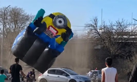 El video viral del inflable que salió volando en Cruz del Eje. El video viral del inflable que salió volando en Cruz del Eje.