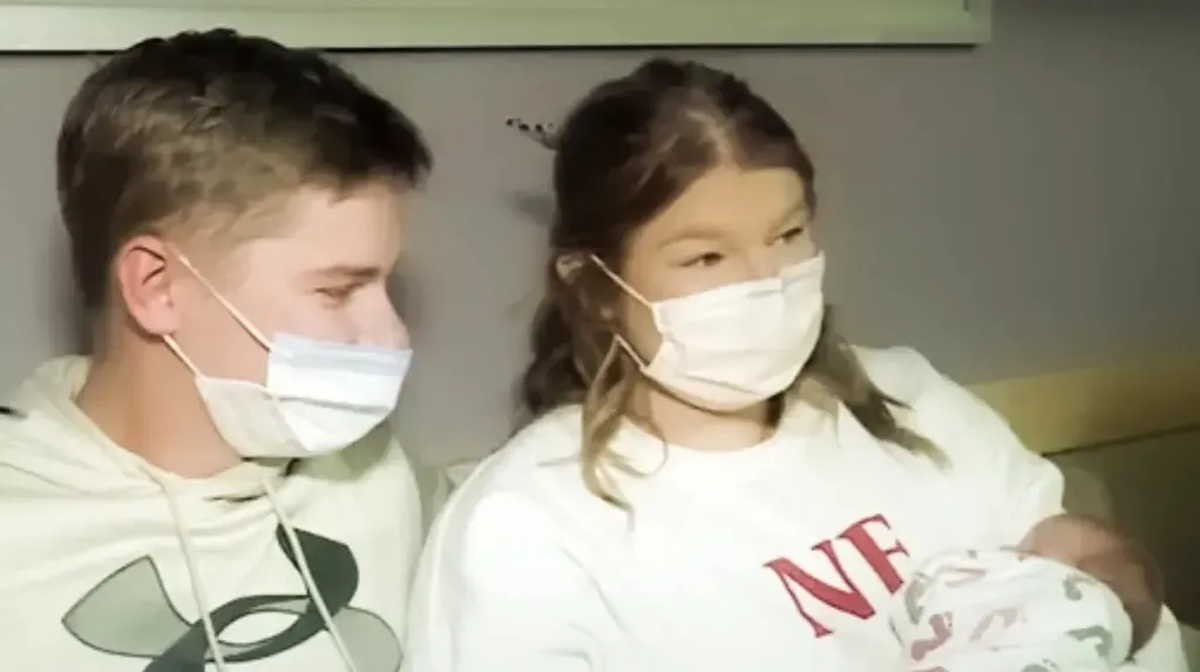 Peyton Stover asistió a la guardia por un dolor abdominal pensando que era por el estrés, pero resulto estar embarazada