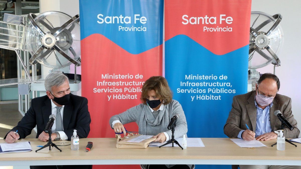 En la apertura de sobres estuvieron presentes la ministra Silvina Frana