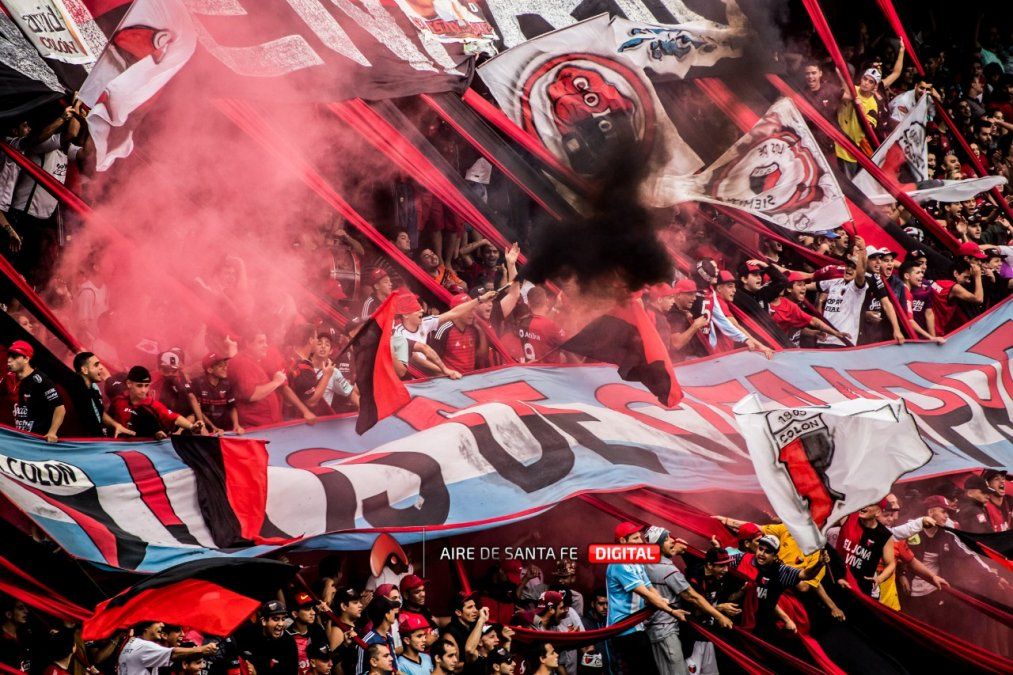 Barras visitaron el entrenamiento de Colón
