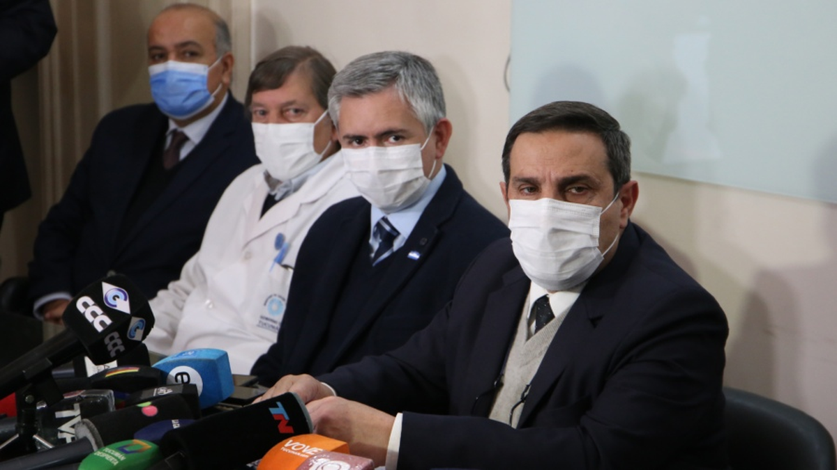 El ministro de Salud tucumano, Luis Medina Ruiz, aseguró este jueves que la tercera víctima mortal es una mujer de 70 años que estaba internada en la clínica privada Luz Médica.