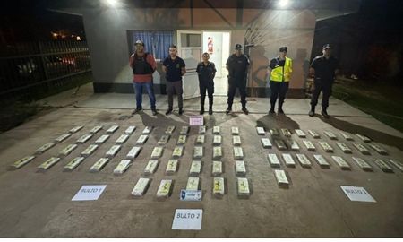 Los panes se encontraban en tres bultos que estaban en el interior de su camioneta. Los panes se encontraban en tres bultos que estaban en el interior de su camioneta.