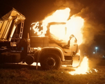 El camión se incendió sobre la autopista Rosario-Buenos Aires, a la altura de Fighiera, luego de sufrir un desperfecto mecánico. El camión se incendió sobre la autopista Rosario-Buenos Aires, a la altura de Fighiera, luego de sufrir un desperfecto mecánico.
