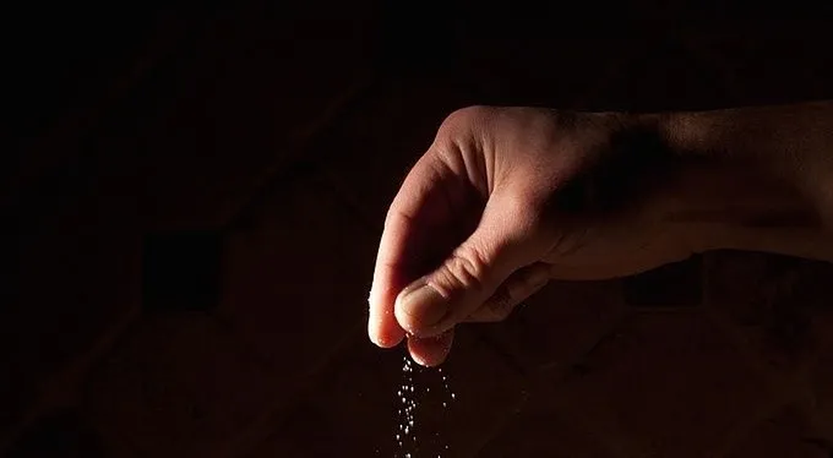 Mejora el vino con un poquito de sal.