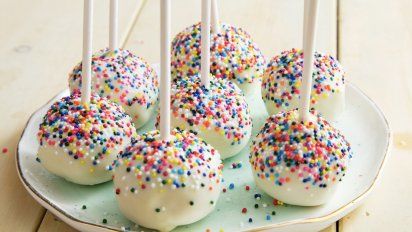 Cómo hacer chupetines de bizcochuelo ¡con las sobras!