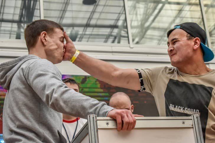 Un granjero de Siberia es el primer campeón del Mundial de bofetadas