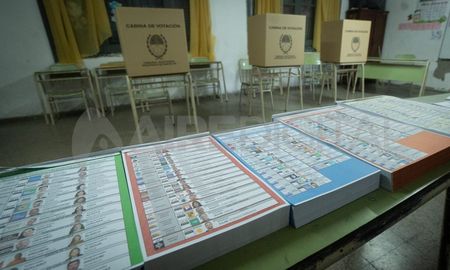 En la ciudad de Santa Fe hay 33 expedientes de listas de precandidatos a concejal. En la ciudad de Santa Fe hay 33 expedientes de listas de precandidatos a concejal.