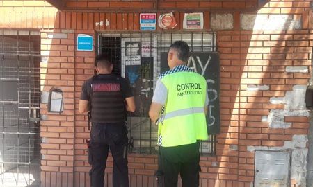La municipalidad de Santa Fe intensifica los controles por la venta ilegal de pirotecnia. La municipalidad de Santa Fe intensifica los controles por la venta ilegal de pirotecnia.