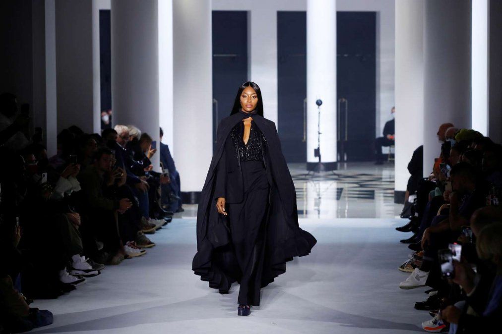 Naomi Campbell cerró el desfile.