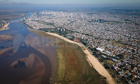 La altura del río en Santa Fe es la más baja en 51 años. La altura del río en Santa Fe es la más baja en 51 años.