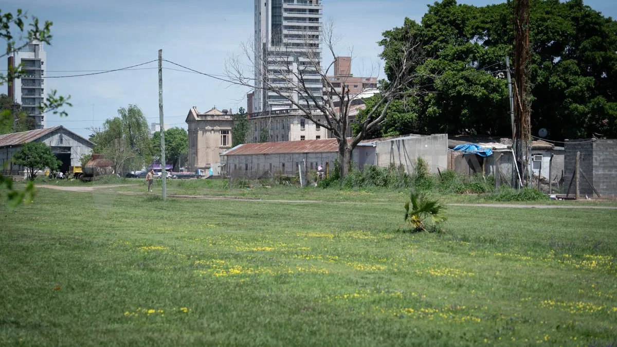 Hay diferentes propuestas para decidir el destino de los terrenos detrás de la estación Belgrano. Hay diferentes propuestas para decidir el destino de los terrenos detrás de la estación Belgrano.