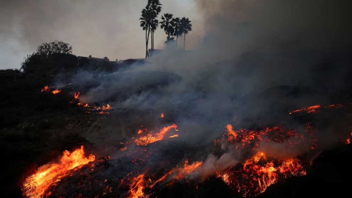 Los incendios sin precendentes siguen avanzando en el condado de Los Ángeles. Los incendios sin precendentes siguen avanzando en el condado de Los Ángeles.