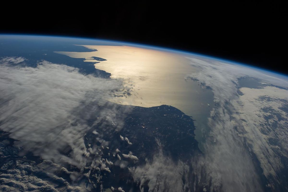 Observación de la Tierra realizada durante un día por la tripulación de la Expedición 40 a bordo de la Estación Espacial Internacional. 